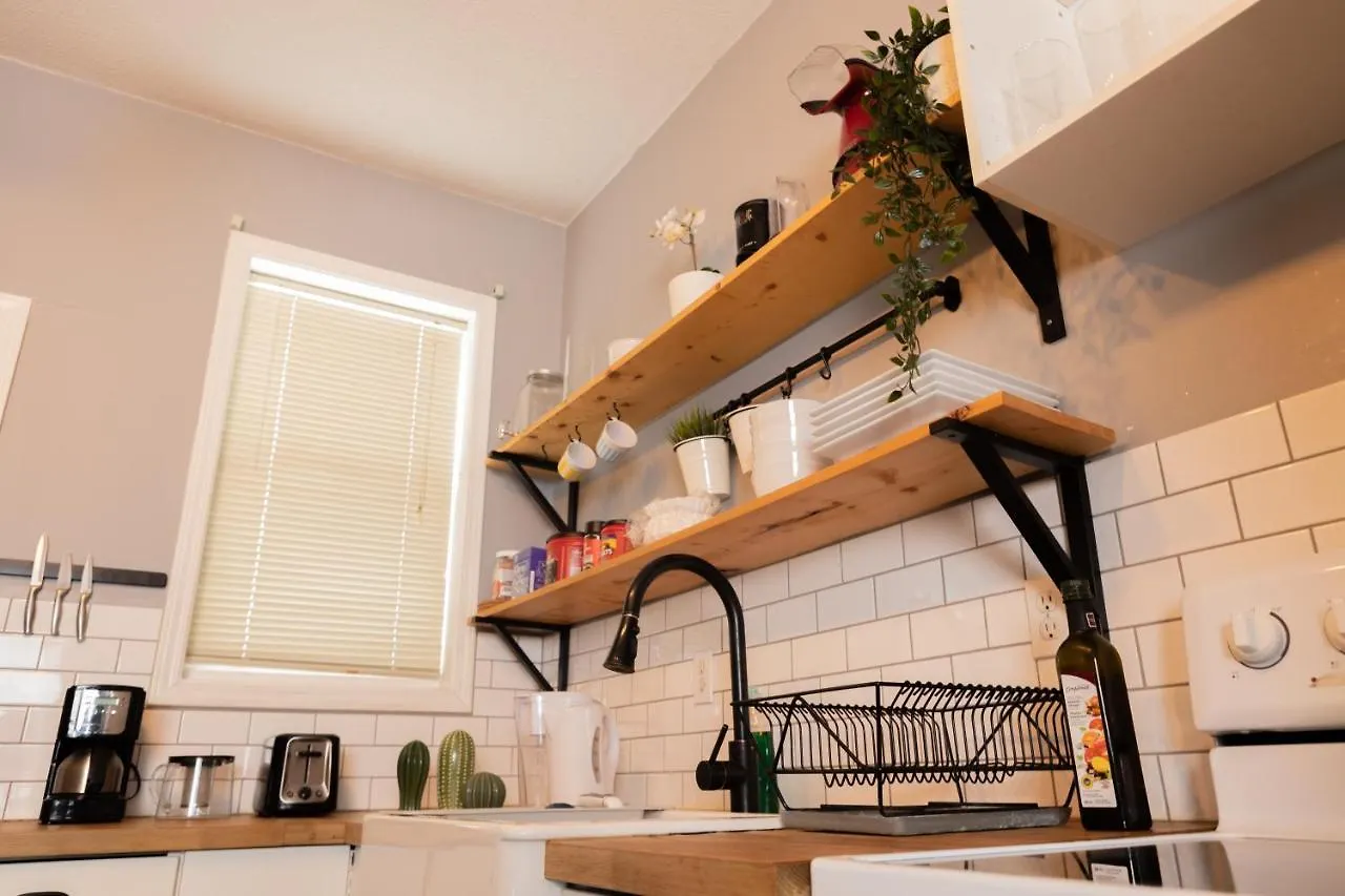 Apartment Cozy Home In Downtown Winnipeg Canada