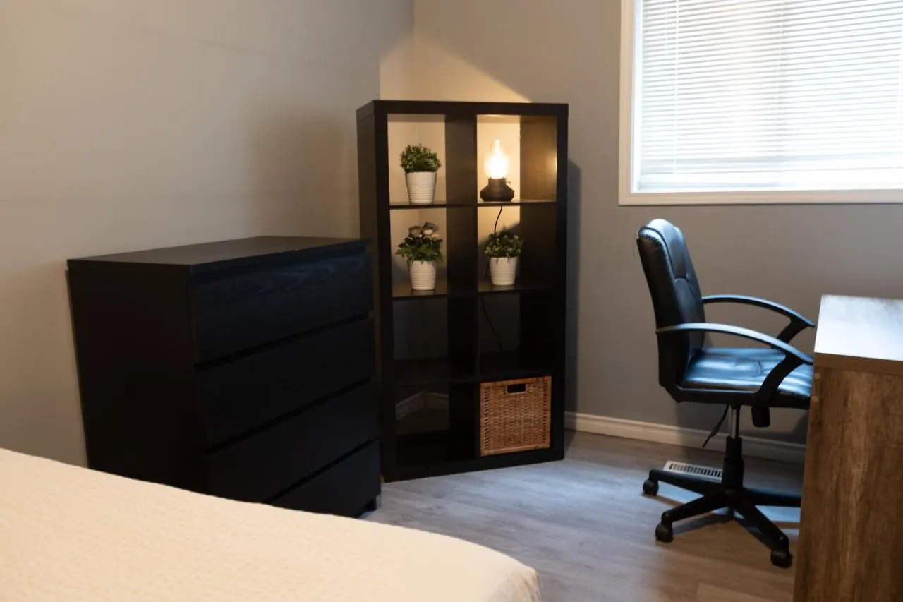 דירה Cozy Home In Downtown וויניפג